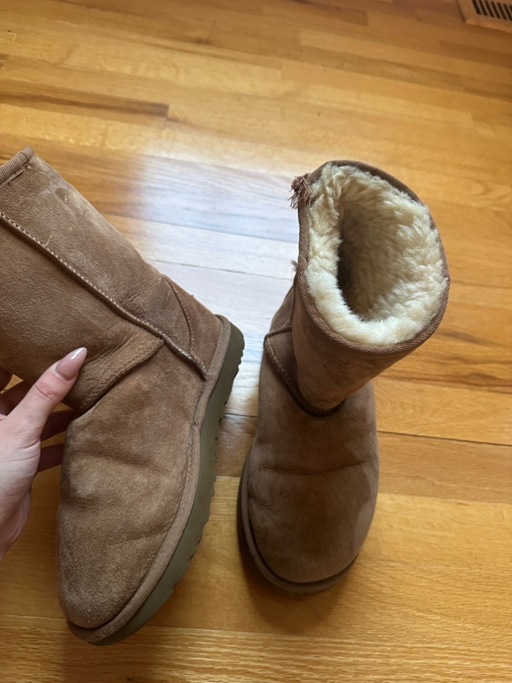 Uggs Classic Shearling-Lined Suede Boots - Chestnut